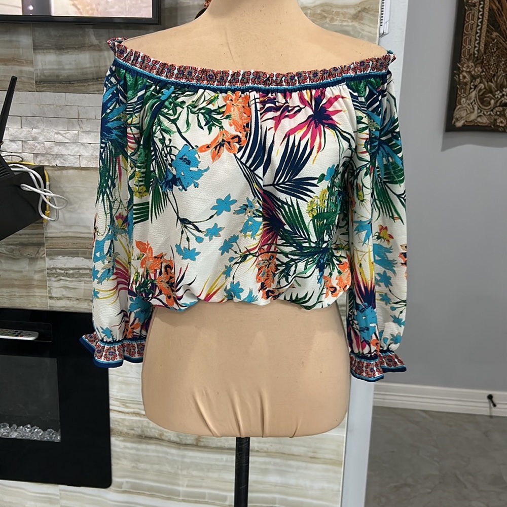 Flying Tomato Floral Ruffled Boat Neck/ Off Shoulder Crop Top. Size S (116)